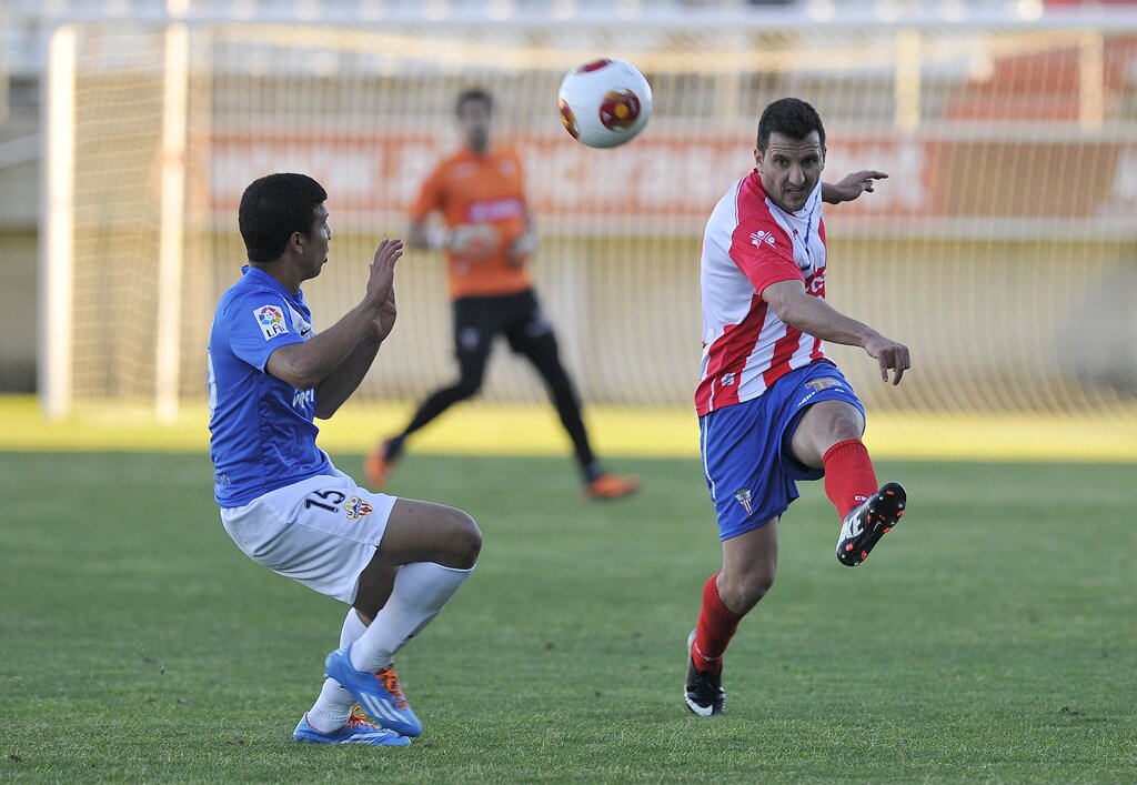 El Linense Antonio Merino renueva por una temporada.