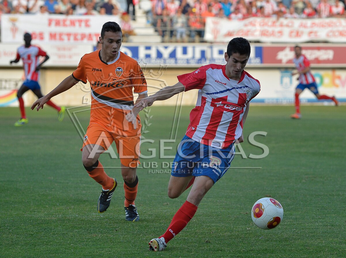 El Algeciras tropieza ante el Valencia Mestalla en la ida de la promoción (2-3)